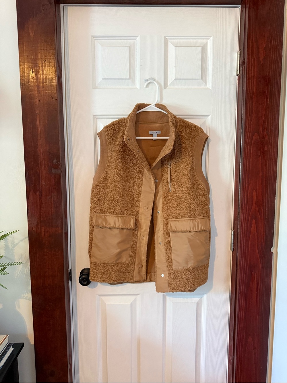 Women's FLX Patch Pocket Boucle Vest in Camel Size M